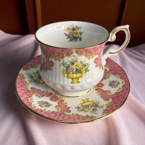 Rosina Queens Fine Bone China Teacup Saucer 22 Carat Gold Trim English Rose Pink